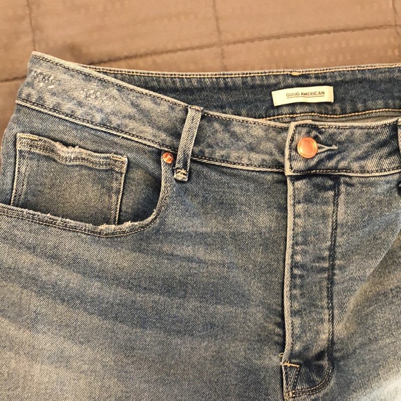 Good American Bombshell High Waist Denim Shorts size 15/33 - Picture 8 of 8